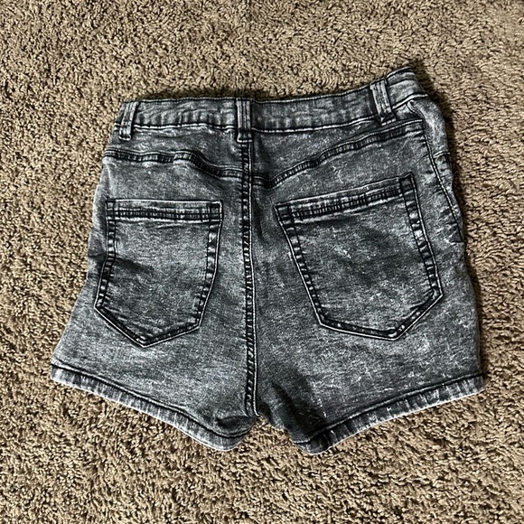 Bershka Stretchy High Waisted Shorts - Picture 2 of 3